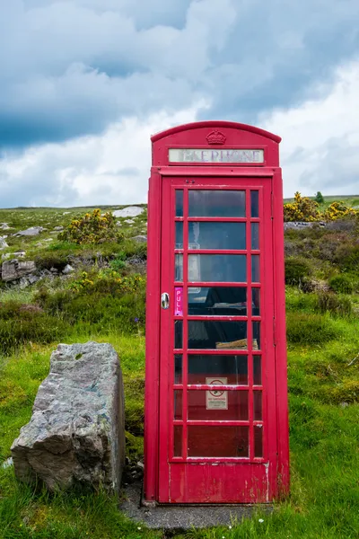 Ttradizionale cabina telefonica rossa — Foto Stock