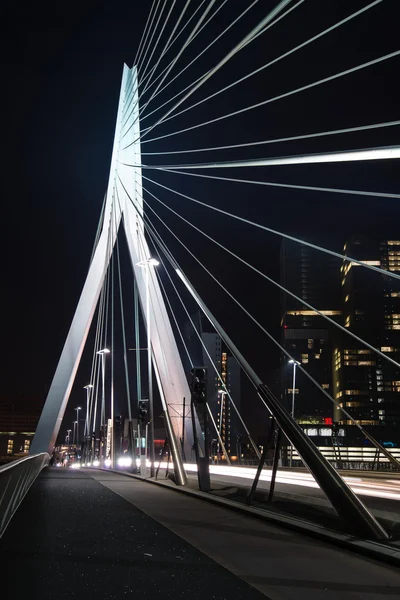 Erasmus Bridge in Rotterdam at night — Stock Photo, Image