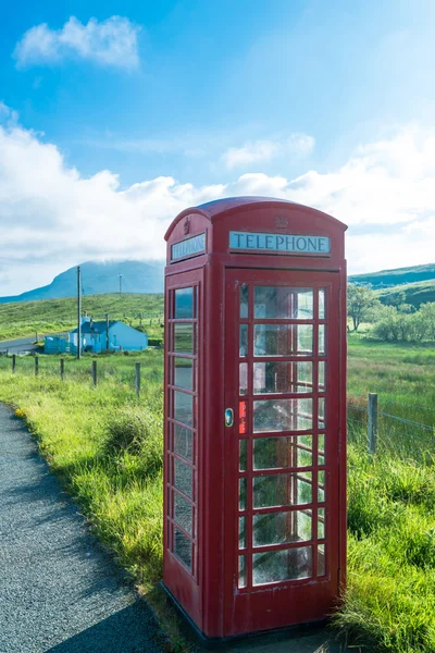 Ttradizionale cabina telefonica rossa — Foto Stock