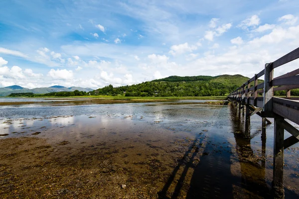 苏格兰风景的木制人行桥 — 图库照片