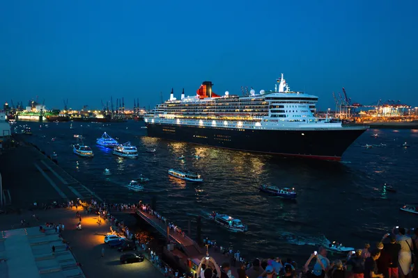 Queen mary 2 - nave da crociera di lusso — Zdjęcie stockowe