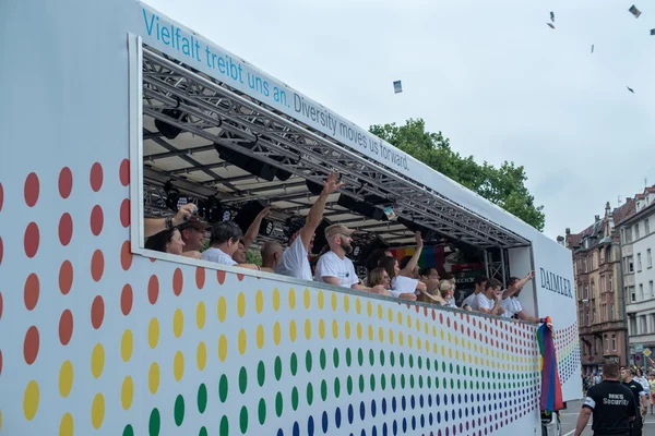 Daimler stödja christopher street day 2014 i stuttgart, Tyskland — Stockfoto