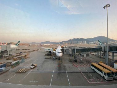 CEBU, Filipinler- 14 Ocak 2020: 14 Ocak 2020 Mactan Cebu Uluslararası Havaalanı Terminali 'nin apron, apron, uçuş hattı, rampası veya pist görüntüsü.