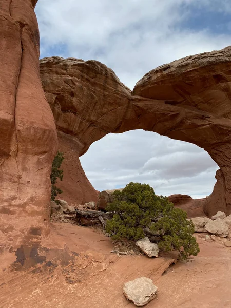 Photo Broken Arch Broken Arch Trail Sand Dune Arch Trailhead — Stockfoto