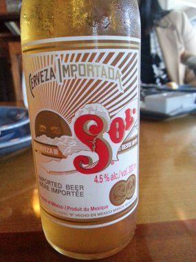 AUCKLAND, 21 Ekim 2012: Auckland, Yeni Zelanda 'da çekilen bir bira şişesinin fotoğrafı.