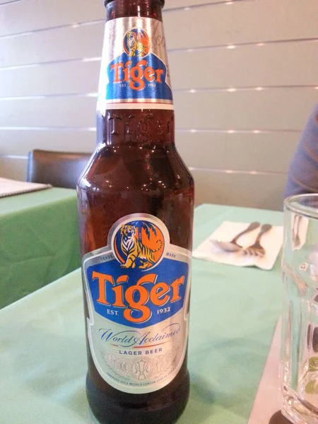 Auckland Setembro 2012 Foto Uma Garrafa Cerveja Marca Tiger Lager — Fotografia de Stock