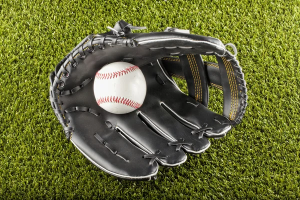 Baseball im Handschuh — Stockfoto