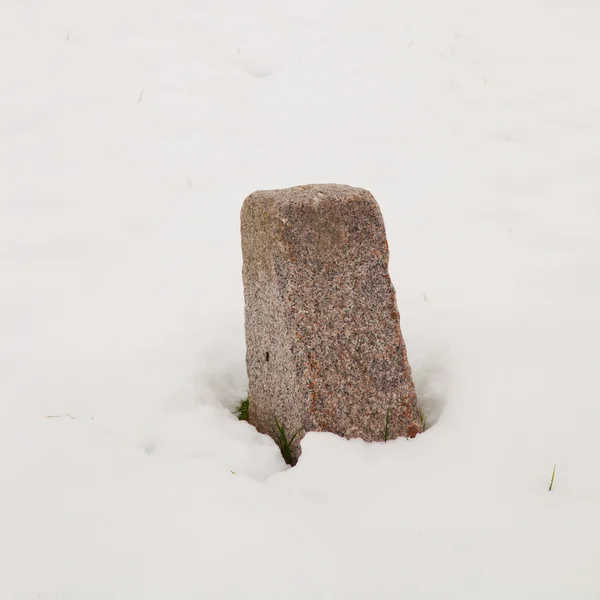 Milstolpe i snön — Stockfoto