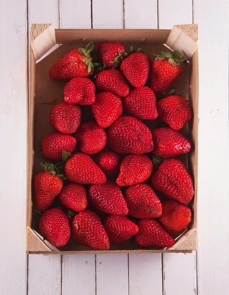 Aardbeien in een doos — Stockfoto