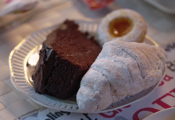 Κρουασάν, κέικ και μπισκότα — Φωτογραφία Αρχείου