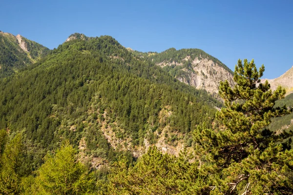 Prachtig Berglandschap Onder Blauwe Lucht Horizontaal Uitzicht — Stockfoto