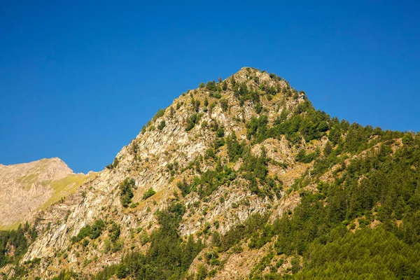 Prachtig Berglandschap Onder Blauwe Lucht Horizontaal Uitzicht — Stockfoto