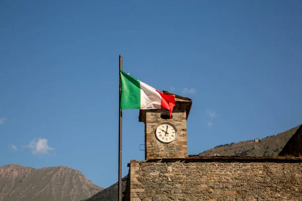 Italian Flag Clock Tower Blue Sky Back —  Fotos de Stock