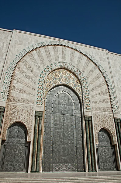 Les portes d'entrée de la mosquée El Hassam II — Photo