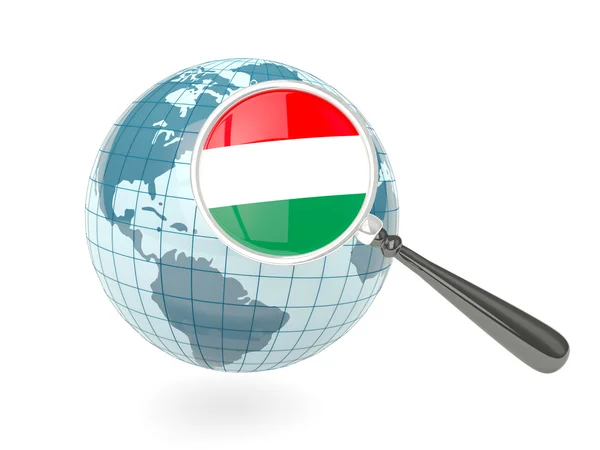 Magnificada bandera de hungary con globo azul — Foto de Stock