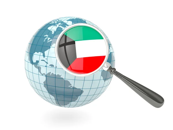 青い地球とクウェートの拡大の旗 — ストック写真