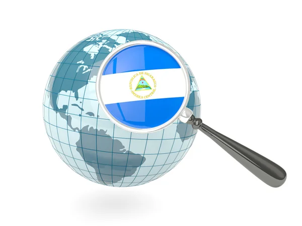 Bandeira ampliada de nicarágua com globo azul — Fotografia de Stock
