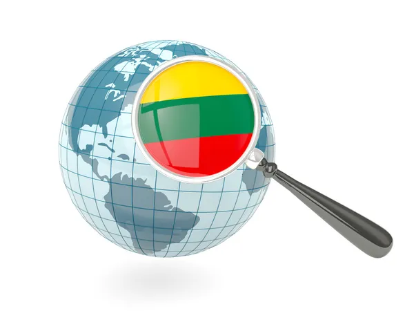 Bandeira ampliada de lithuania com globo azul — Fotografia de Stock