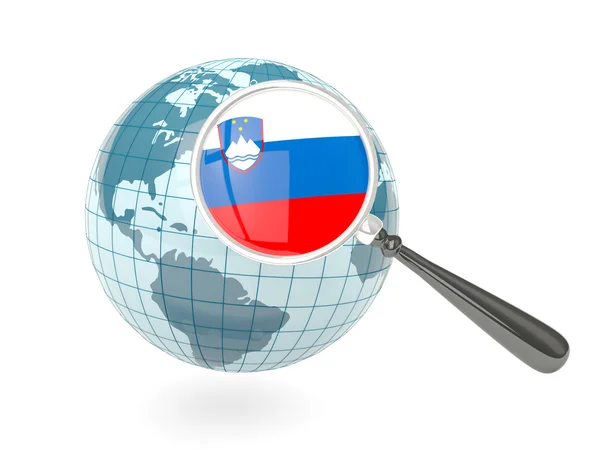 Bandiera ingrandita della Slovenia con globo blu — Foto Stock