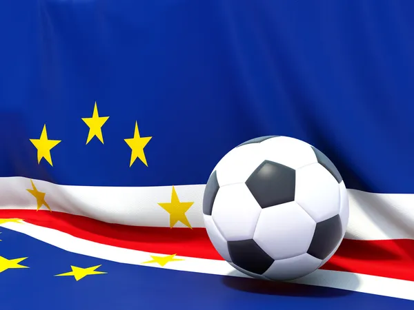 Kap Verdes flagga med fotboll framför den — Stockfoto