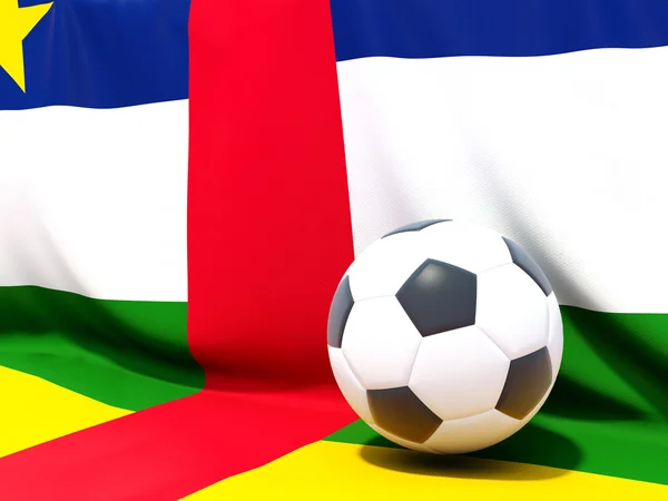 Centralafrikanska republikens flagga med fotboll framför den — Stockfoto