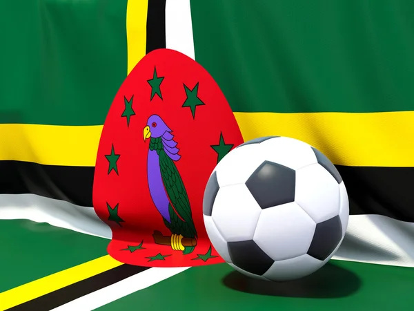 Bandeira de dominica com futebol na frente dele — Fotografia de Stock