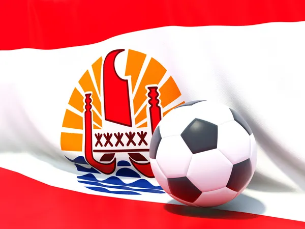 Drapeau de la Polynésie française avec football en face — Photo