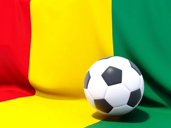 Bandeira da Guiné com futebol à sua frente — Fotografia de Stock