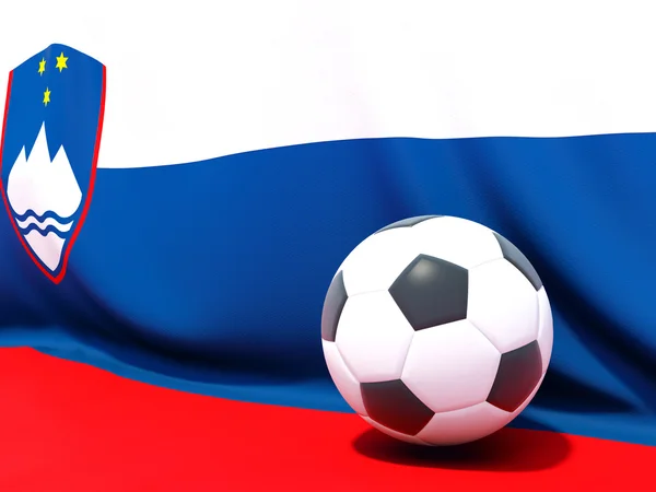 Bandeira de slovenia com futebol na frente dele — Fotografia de Stock