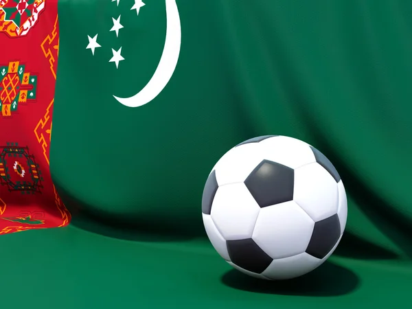 Bandeira do Turquemenistão com futebol à sua frente — Fotografia de Stock