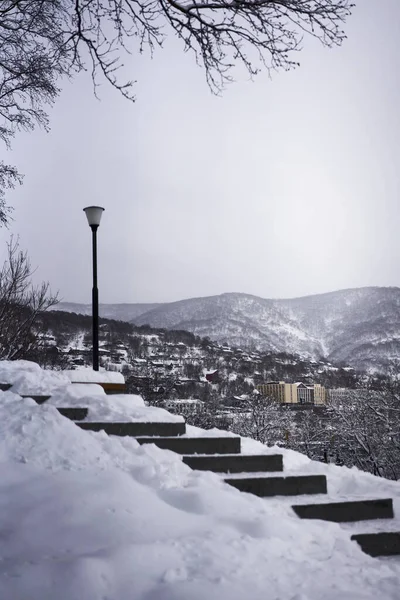 Pietropawłowsk Kamczacki Miasto Zimą Przy Śnieżnej Pogodzie Półwysep Kamczatka Rosja — Zdjęcie stockowe