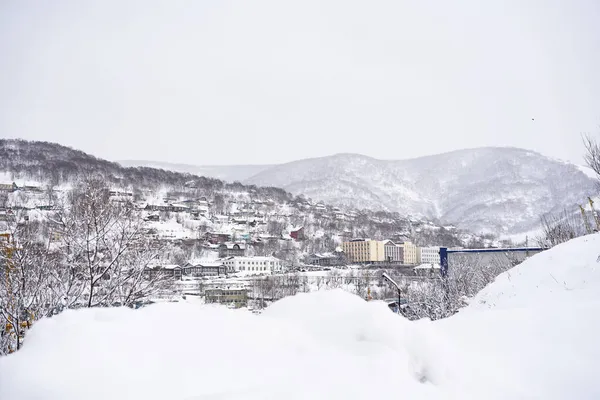 Pietropawłowsk Kamczacki Miasto Zimą Przy Śnieżnej Pogodzie Półwysep Kamczatka Rosja — Zdjęcie stockowe
