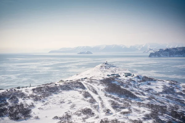 Winterlandschap Van Baai Van Avacha Besneeuwde Bergen Blauwe Oceaan Schiereiland — Stockfoto