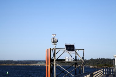 güneş paneli seyir Yardımı dock martı mavi gökyüzü