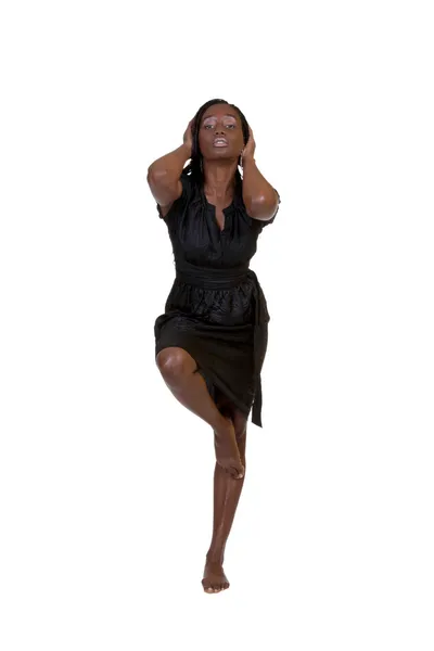 Atraente afro-americano mulher cinza vestido tranças — Fotografia de Stock