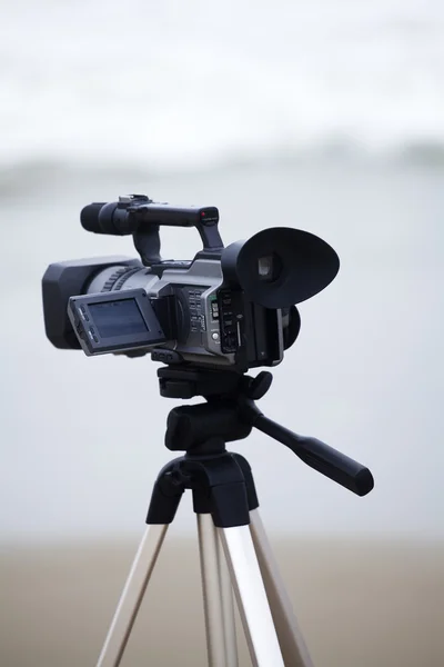 Video Camera On Tripod At The Beach — Stock Photo, Image