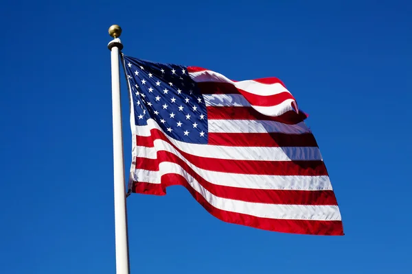 United States Flag Flying on Flag Pole — Stock Photo, Image