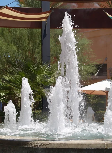 Several Columns Water Bubbling Fountain Arizona Hotel — Stock Photo, Image