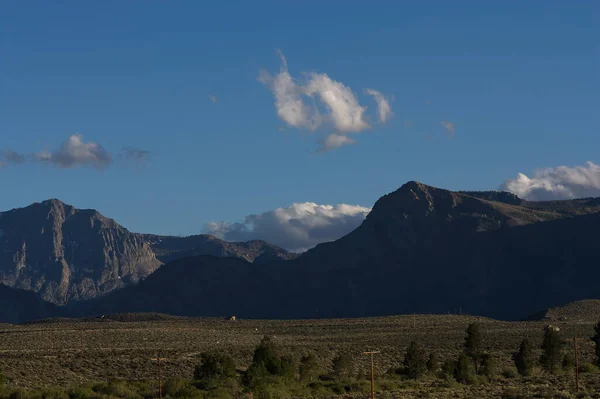 Rural Landscape Eastern California Mono Lake Mountains Blue Sky White — Stock Photo, Image