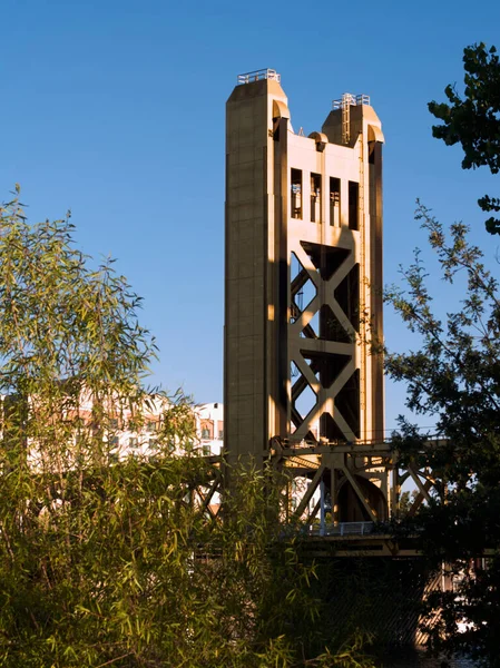 Sacramento California Bridge Toont Slechts Een Van Twee Torens Tegen — Stockfoto