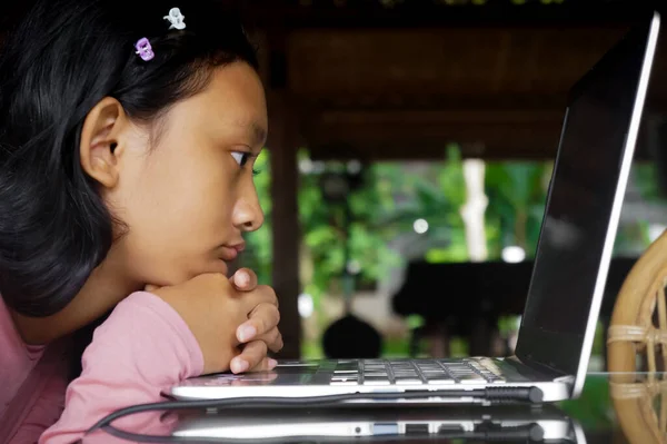 Southeast Asian Teenage Girl Feeling Bored Online Schooling Only Meke — Stock Photo, Image