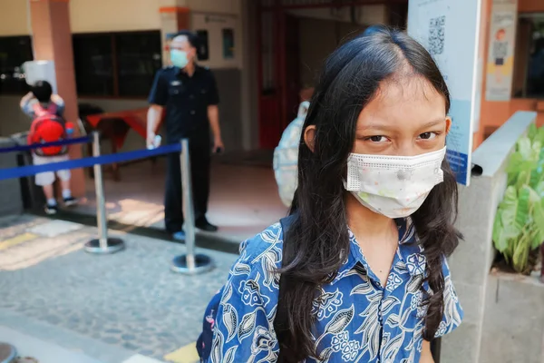 Ecole Élémentaire Asie Sud Est Portant Masque Facial Retour École — Photo