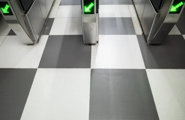 Porte Entrée Avec Flèche Verte Direction Dans Station Métro — Photo
