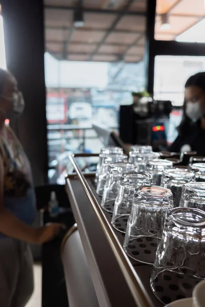 Array Clean Glasses Coffee Shop Cashier Serving Female Customer Background — Stock fotografie