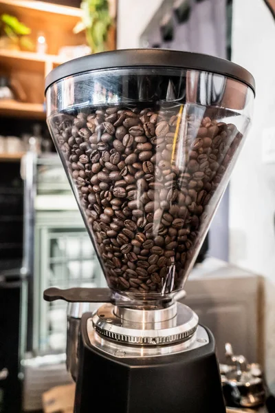 Fresh Dark Brown Coffee Beans Coffee Grinder Coffee Shop — Stock Fotó