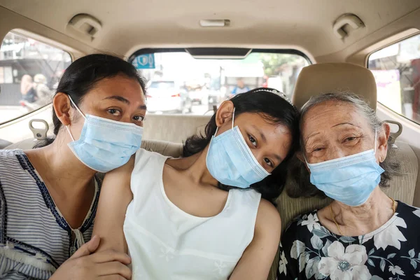 Asian Teen Girl Mother Grandma Wearing Face Mask Car ストック写真