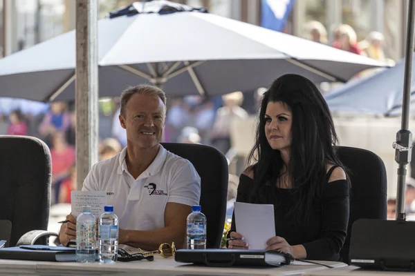 Broadbeach - jan 7 niezidentyfikowanych ludzi podczas koncertu "surfers paradise elvis birthday bash" Sobota 7 2011 internautów raj queensland australia — Zdjęcie stockowe