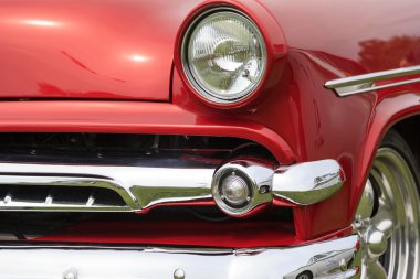 eski model araba gösterisi