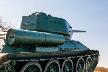 T-34 76. Dünya Savaşı 'ndan kalma 76.2 mm (3 in) hızlı tank topu, T3476 Sovyet İkinci Dünya Savaşı' ndan kalma orta sınıf bir tanktır..