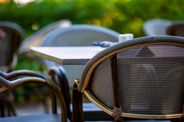 Sandalyeli Açık Bir Kafe Yakın Çekim Manzaralı — Stok fotoğraf